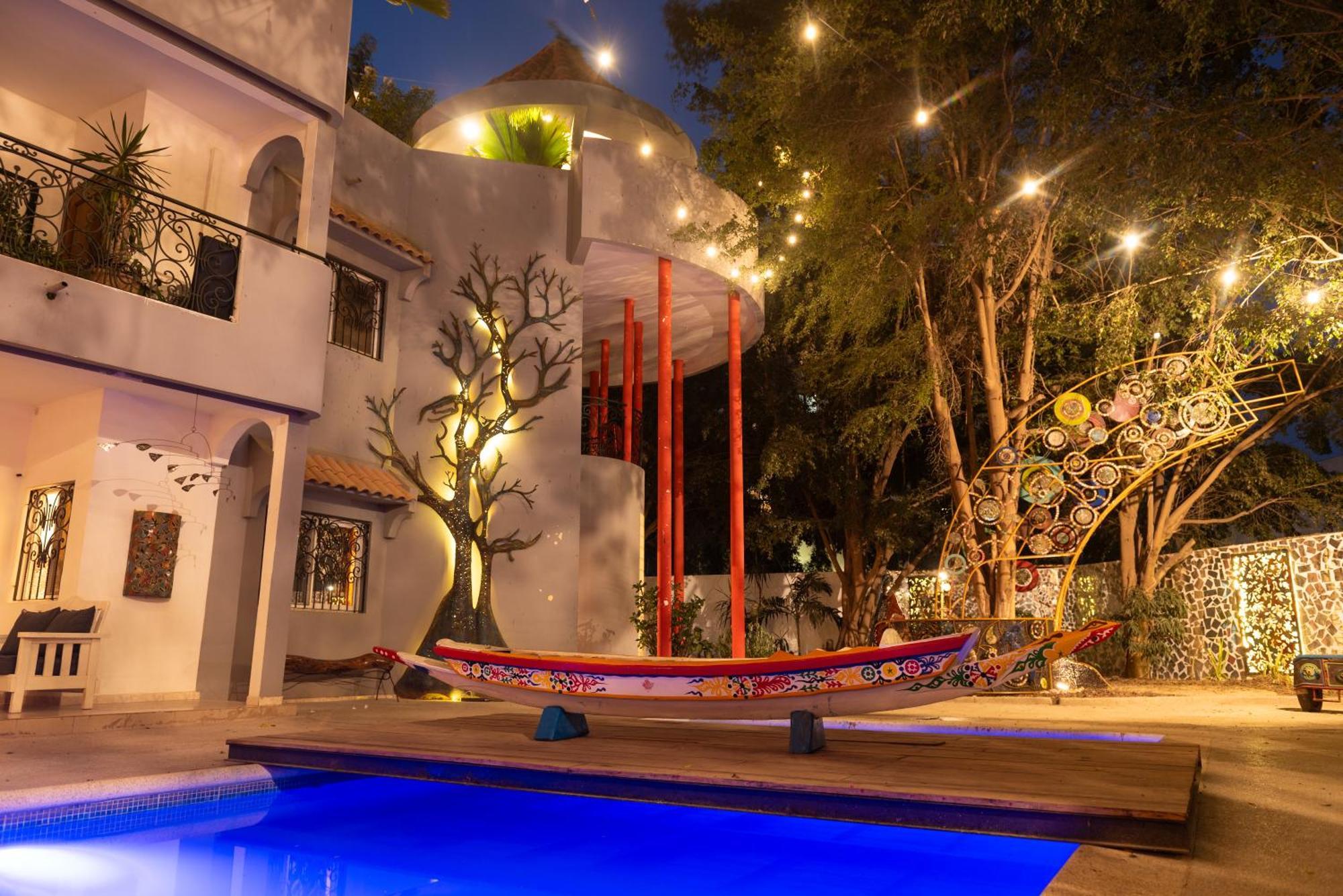 Loman Art Hotel Dakar Buitenkant foto