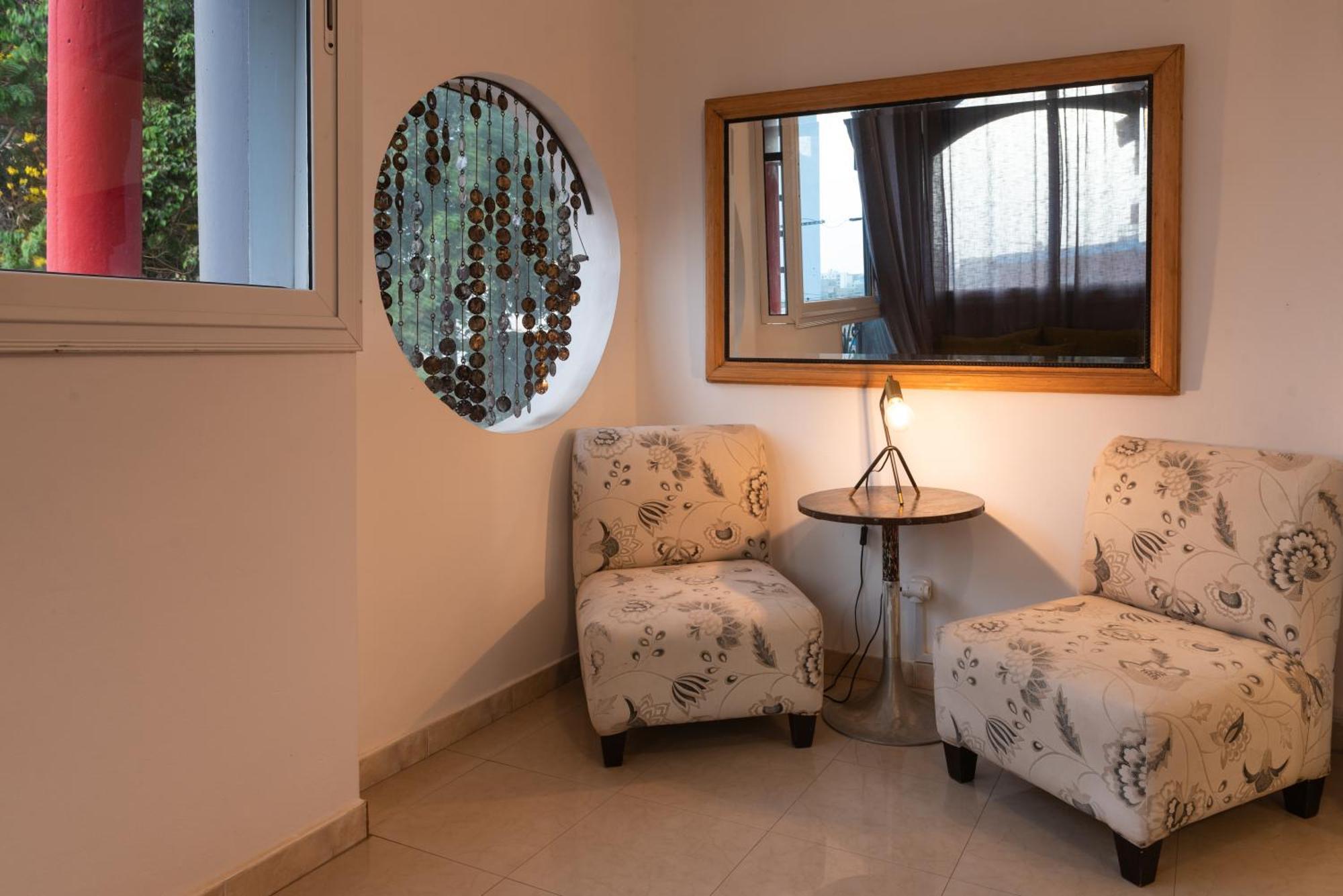 Loman Art Hotel Dakar Buitenkant foto