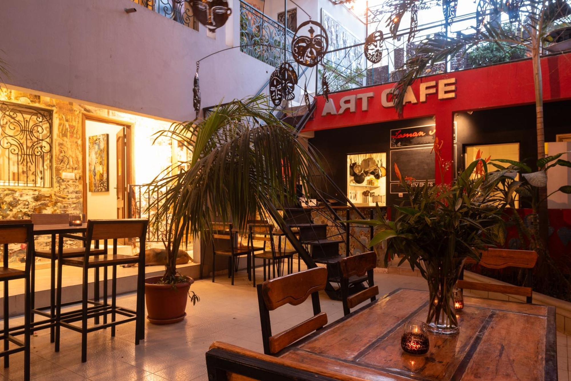 Loman Art Hotel Dakar Buitenkant foto