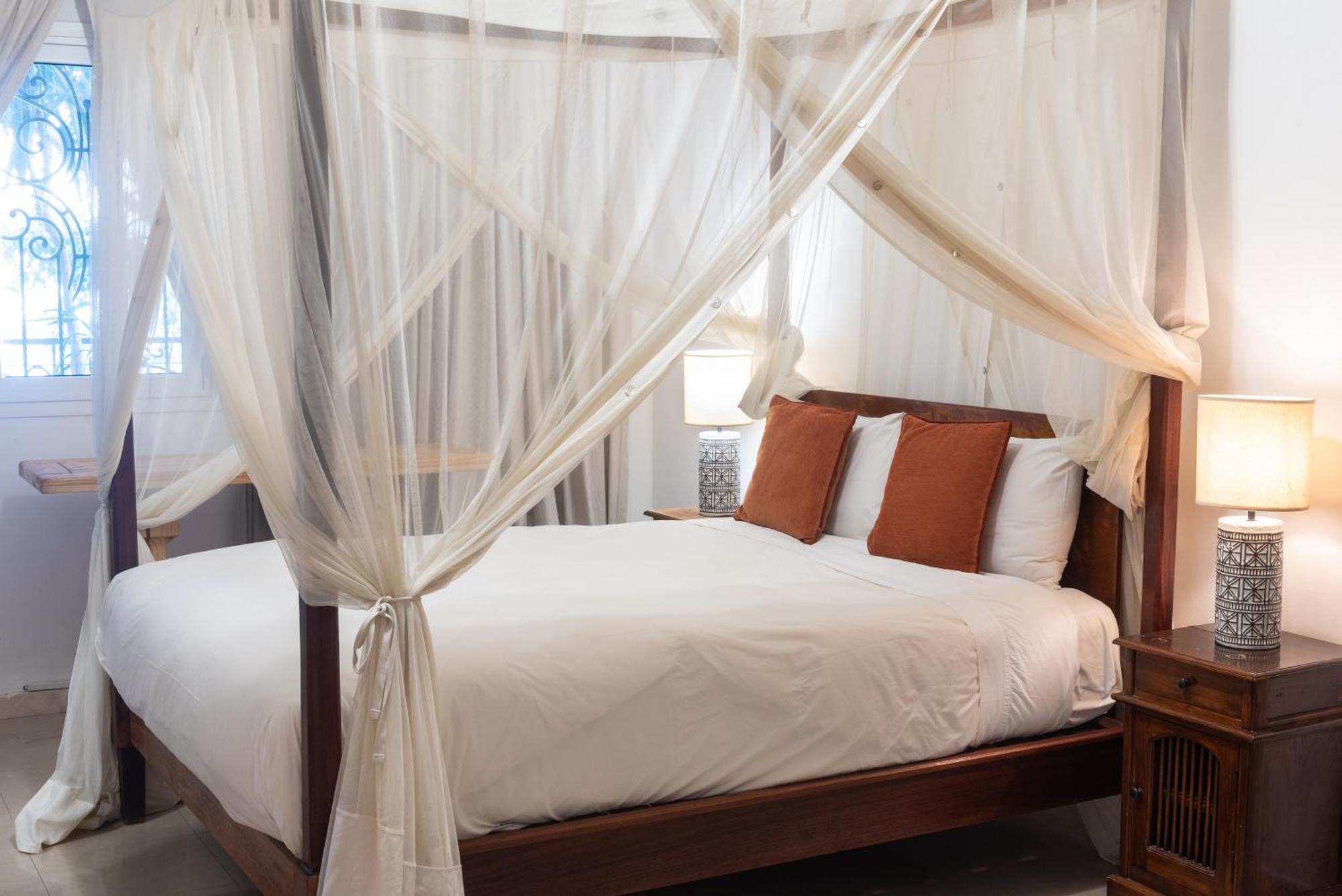 Loman Art Hotel Dakar Buitenkant foto