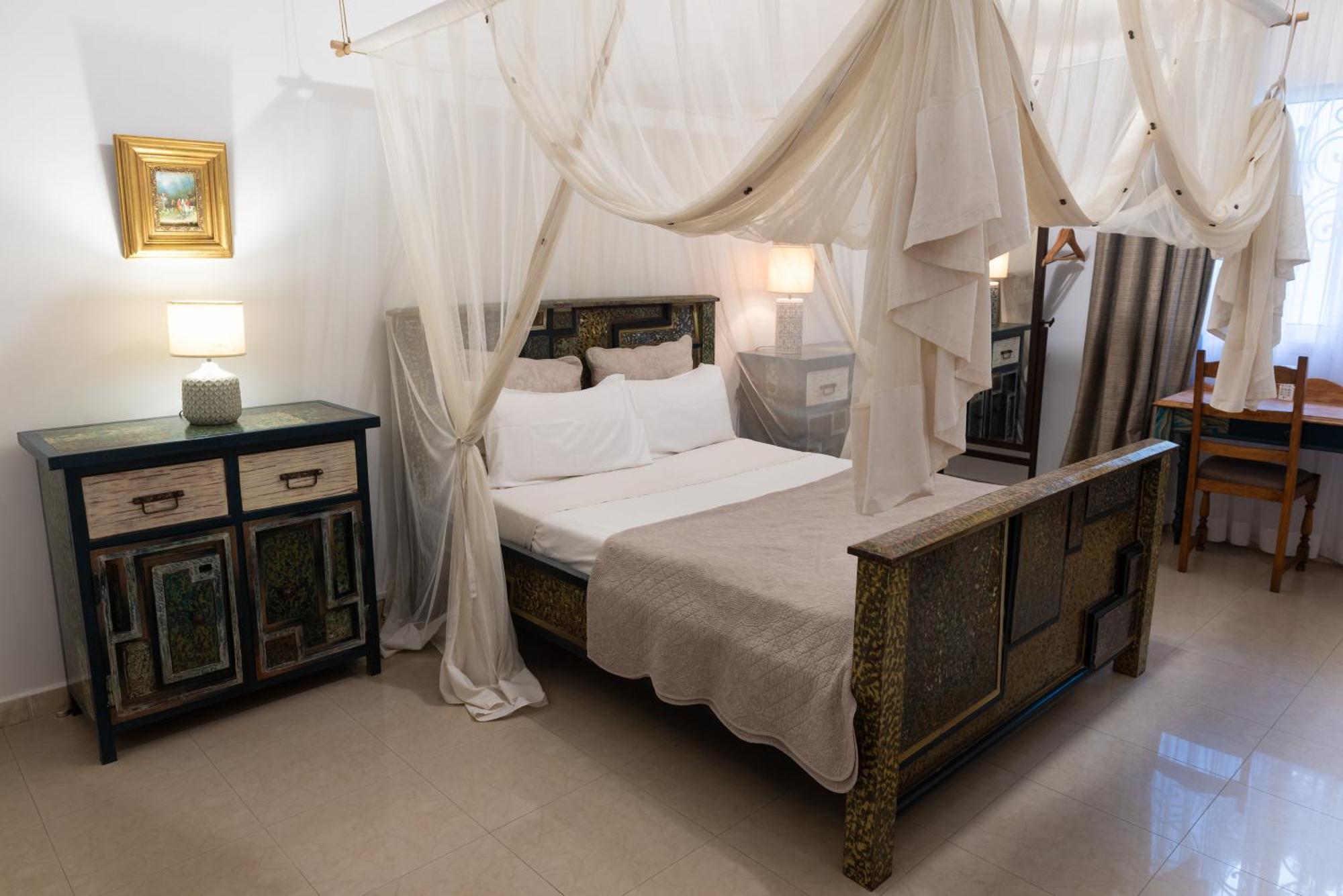 Loman Art Hotel Dakar Buitenkant foto
